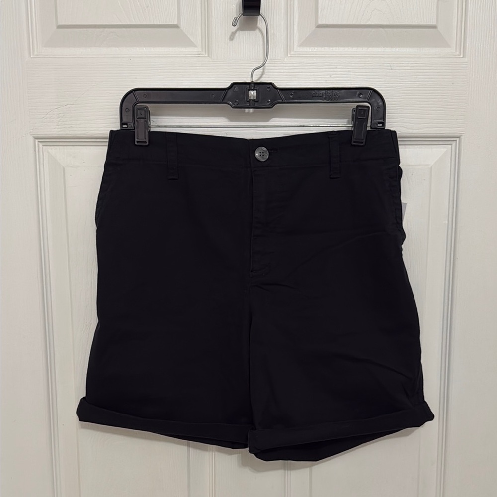 Old Navy Women's Black 7inch inseam cuffed shorts